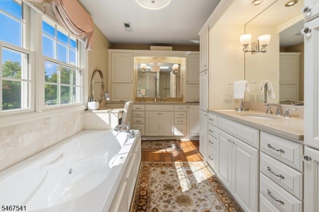 11 Ewing Dr, Raritan Twp., NJ 08822