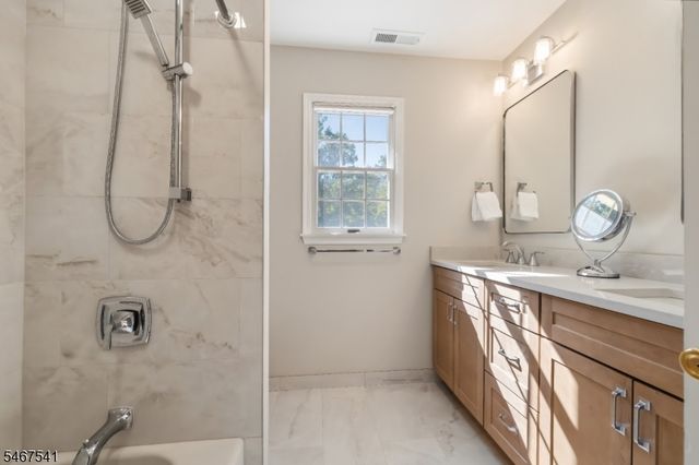 11 Ewing Dr, Raritan Twp., NJ 08822