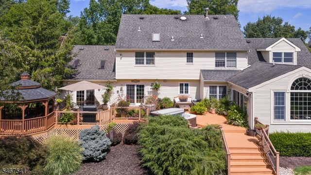 11 Ewing Dr, Raritan Twp., NJ 08822