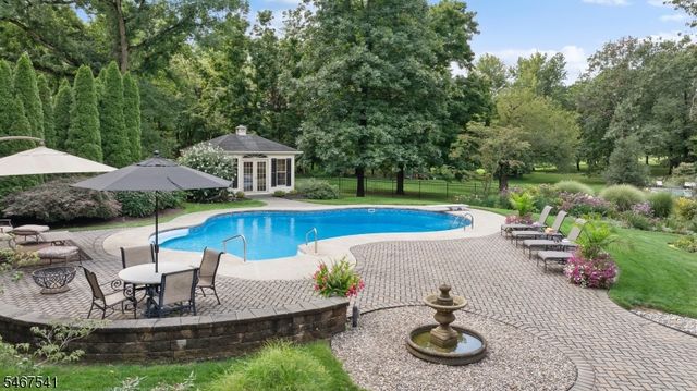 11 Ewing Dr, Raritan Twp., NJ 08822