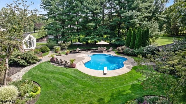11 Ewing Dr, Raritan Twp., NJ 08822