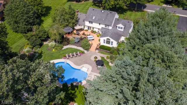 11 Ewing Dr, Raritan Twp., NJ 08822