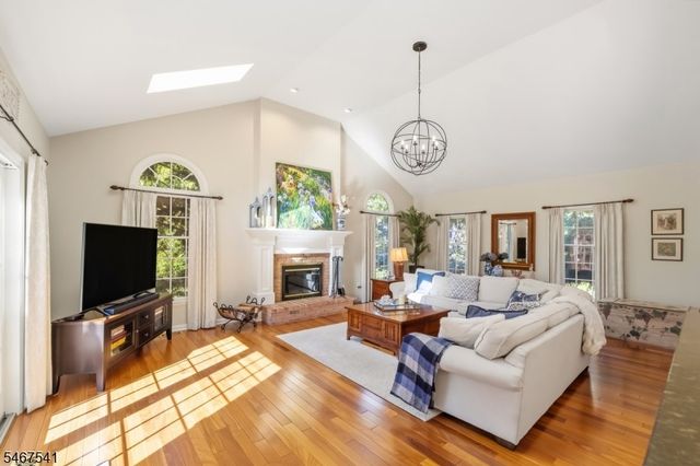 11 Ewing Dr, Raritan Twp., NJ 08822