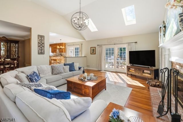 11 Ewing Dr, Raritan Twp., NJ 08822