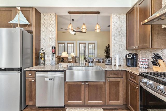 6071 SAILBOAT AVENUE, Tavares, FL 32778