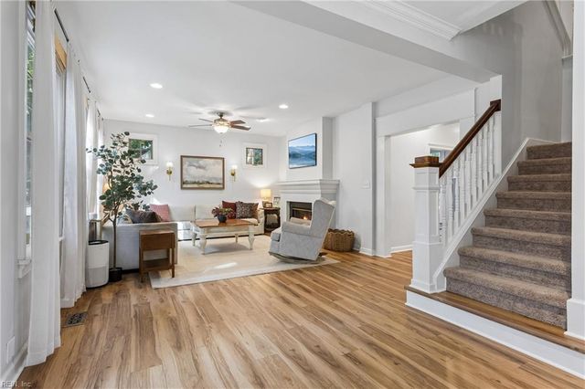406 Regents CV, Newport News, VA 23606