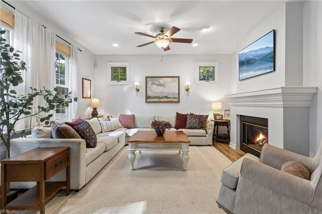 406 Regents CV, Newport News, VA 23606