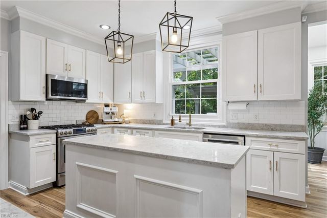406 Regents CV, Newport News, VA 23606