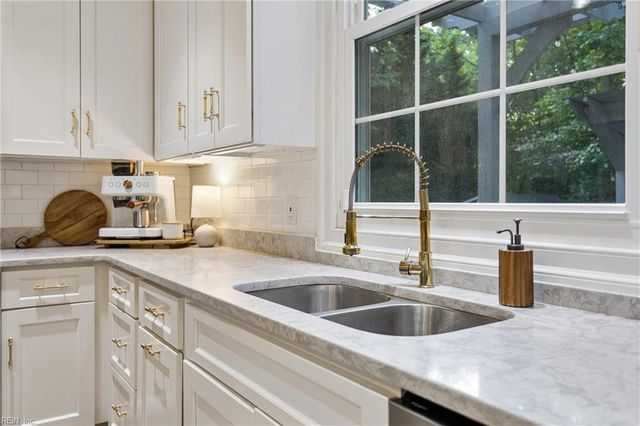 406 Regents CV, Newport News, VA 23606