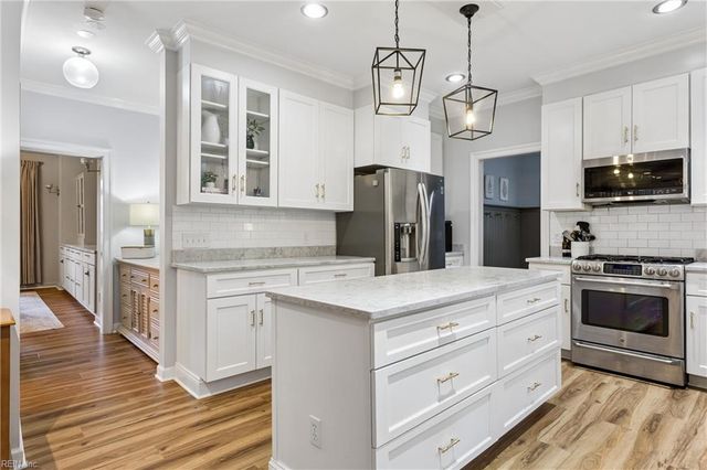 406 Regents CV, Newport News, VA 23606