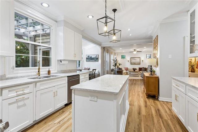 406 Regents CV, Newport News, VA 23606