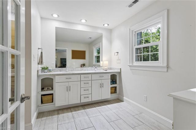 406 Regents CV, Newport News, VA 23606