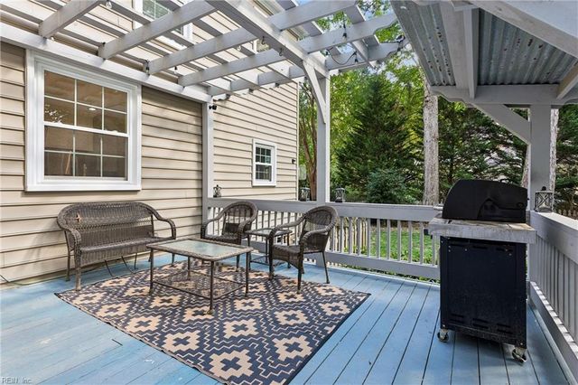 406 Regents CV, Newport News, VA 23606