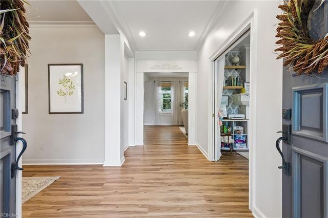 406 Regents CV, Newport News, VA 23606