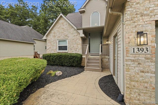 1393 Remsing Street, Hartland Township, MI 48353