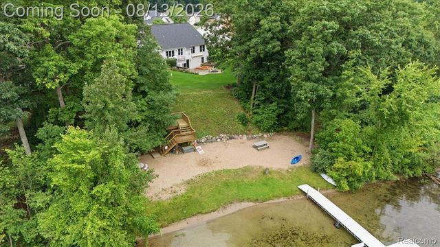 1393 Remsing Street, Hartland Township, MI 48353