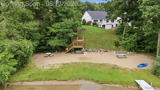 1393 Remsing Street, Hartland Township, MI 48353