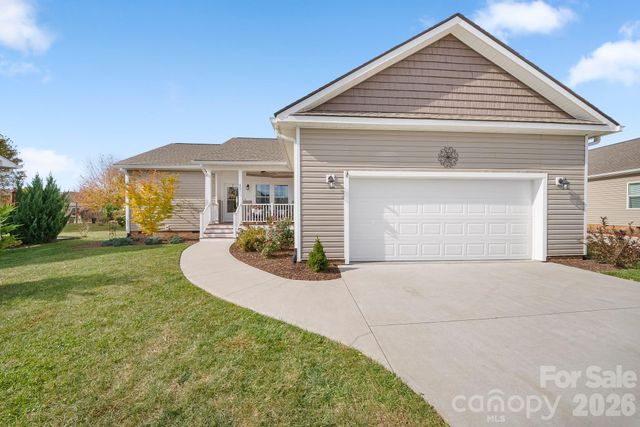 457 Riverwind Drive, Hendersonville, NC 28739