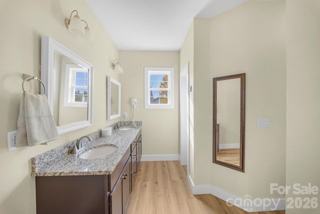 457 Riverwind Drive, Hendersonville, NC 28739