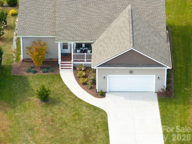 457 Riverwind Drive, Hendersonville, NC 28739