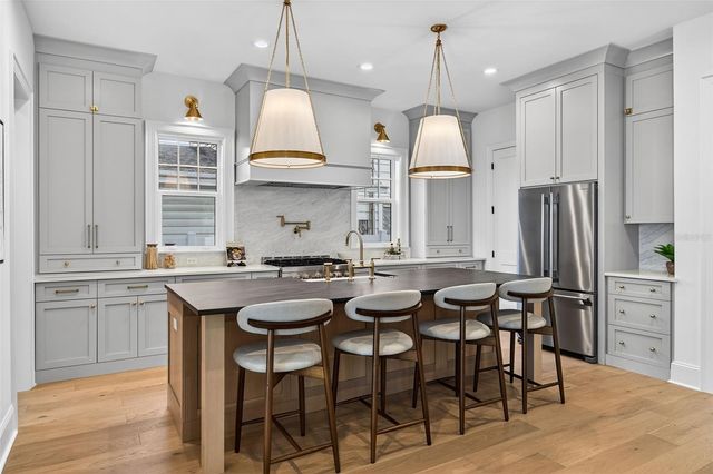 939 19TH AVENUE N, St Petersburg, FL 33704