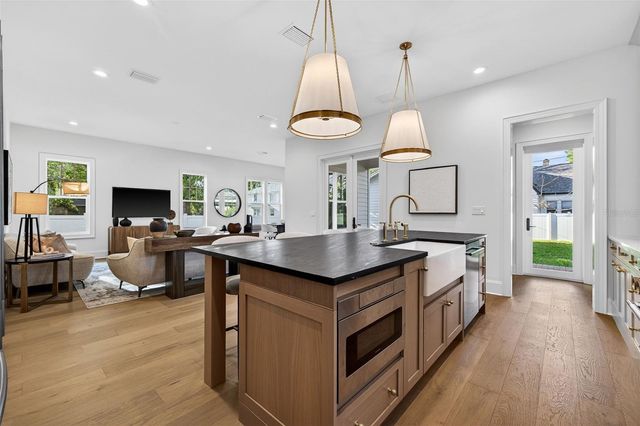 939 19TH AVENUE N, St Petersburg, FL 33704