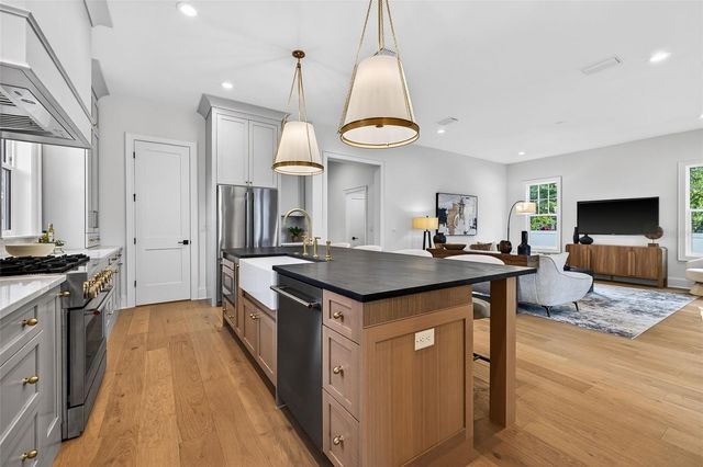 939 19TH AVENUE N, St Petersburg, FL 33704