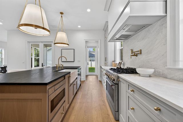 939 19TH AVENUE N, St Petersburg, FL 33704