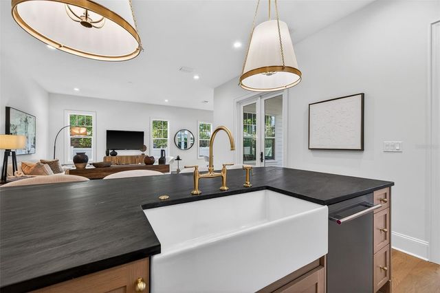 939 19TH AVENUE N, St Petersburg, FL 33704