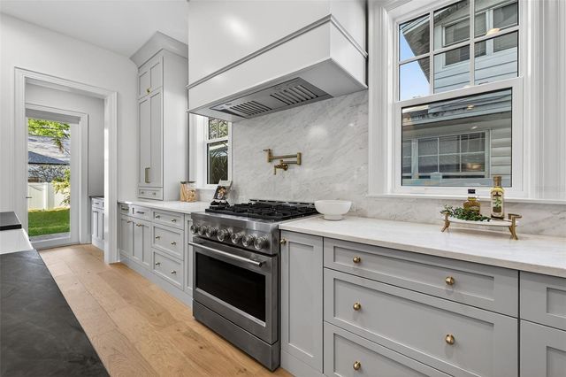 939 19TH AVENUE N, St Petersburg, FL 33704