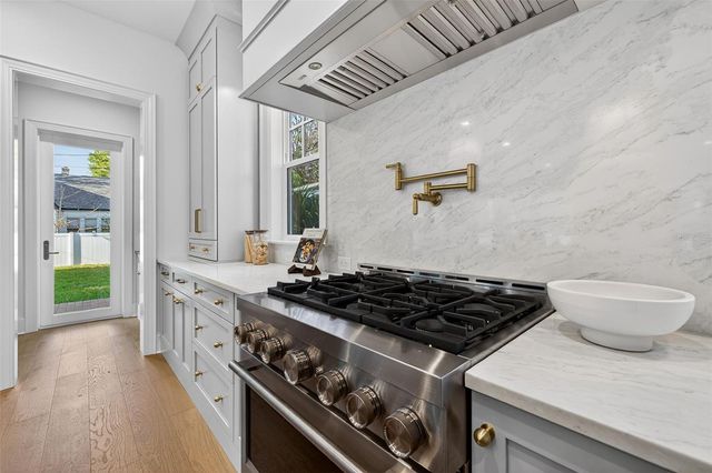 939 19TH AVENUE N, St Petersburg, FL 33704