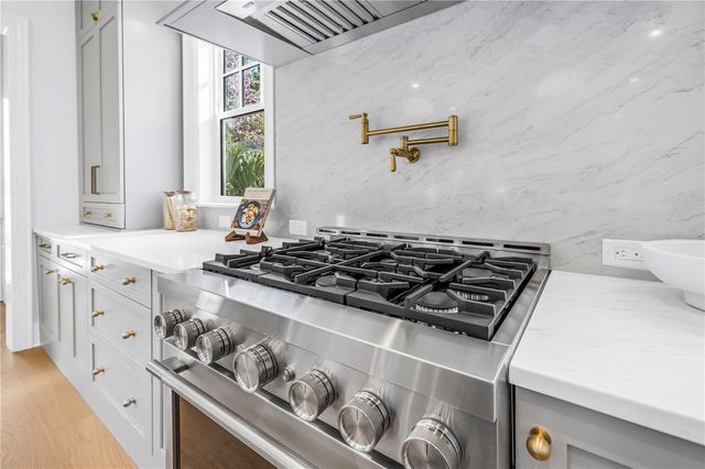 939 19TH AVENUE N, St Petersburg, FL 33704