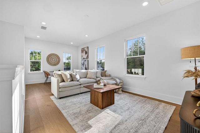 939 19TH AVENUE N, St Petersburg, FL 33704