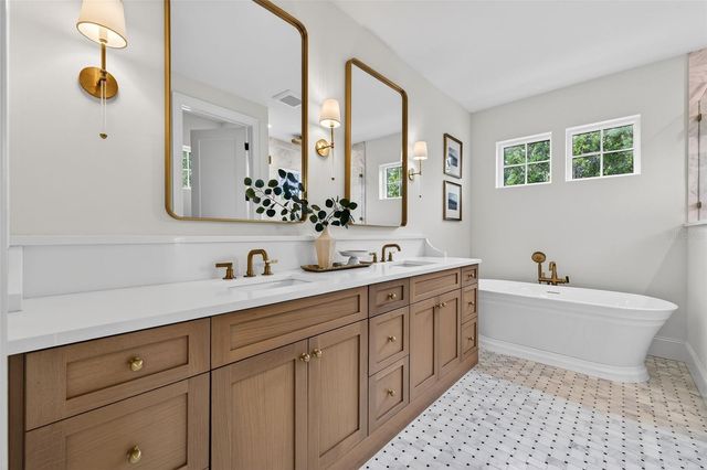 939 19TH AVENUE N, St Petersburg, FL 33704