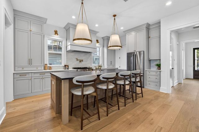 939 19TH AVENUE N, St Petersburg, FL 33704