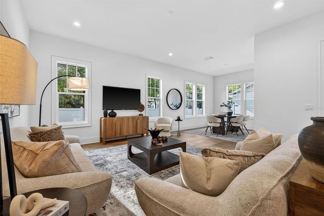 939 19TH AVENUE N, St Petersburg, FL 33704