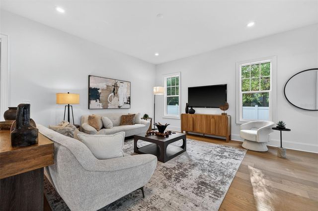 939 19TH AVENUE N, St Petersburg, FL 33704