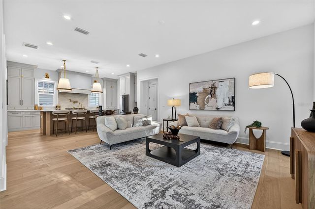 939 19TH AVENUE N, St Petersburg, FL 33704