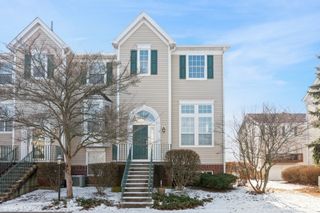 2432 Courtyard Circle 1, Aurora, IL 60506