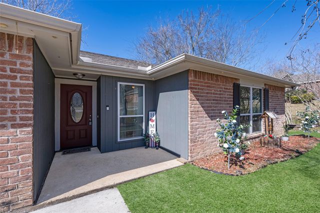 12681 Lake Conroe Hills Drive, Willis, TX 77318