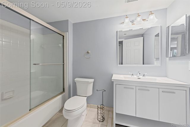 30052 W Twelve Mile Road 61, Farmington Hills, MI 48334