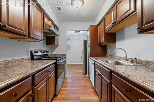 30052 W Twelve Mile Road 61, Farmington Hills, MI 48334