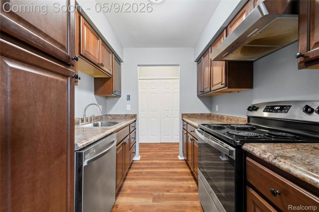30052 W Twelve Mile Road 61, Farmington Hills, MI 48334