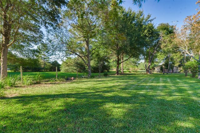 26105 Le Berge Drive, Tomball, TX 77377