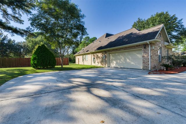 26105 Le Berge Drive, Tomball, TX 77377
