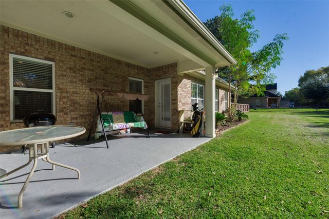 26105 Le Berge Drive, Tomball, TX 77377