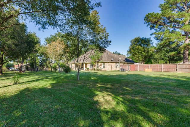 26105 Le Berge Drive, Tomball, TX 77377