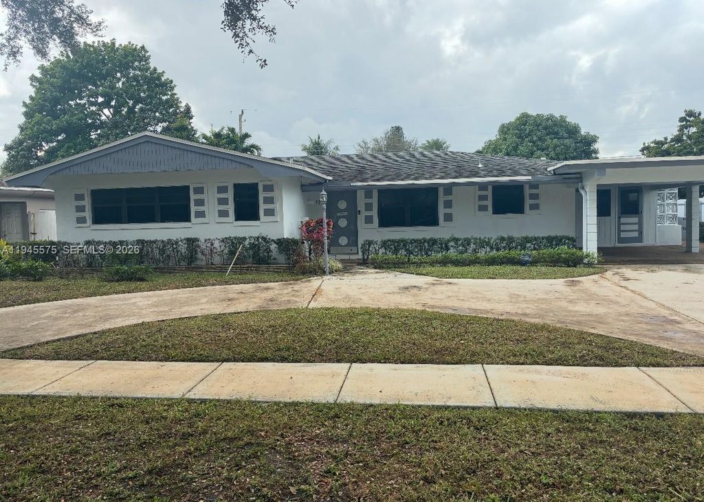 737 W Dayton Cir, Fort Lauderdale, FL 33312