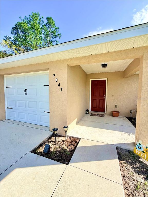 Image 3 of property listing at 7047 SW 131ST LOOP, Ocala, FL 34473