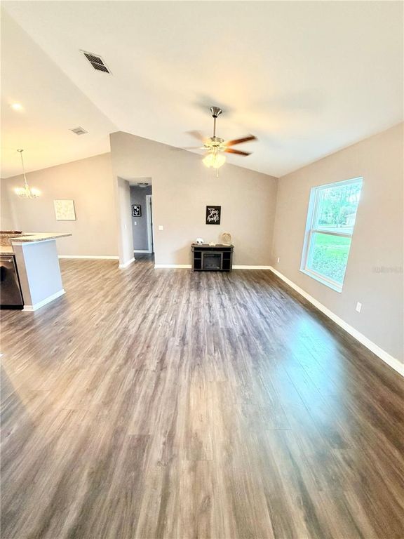 Image 6 of property listing at 7047 SW 131ST LOOP, Ocala, FL 34473